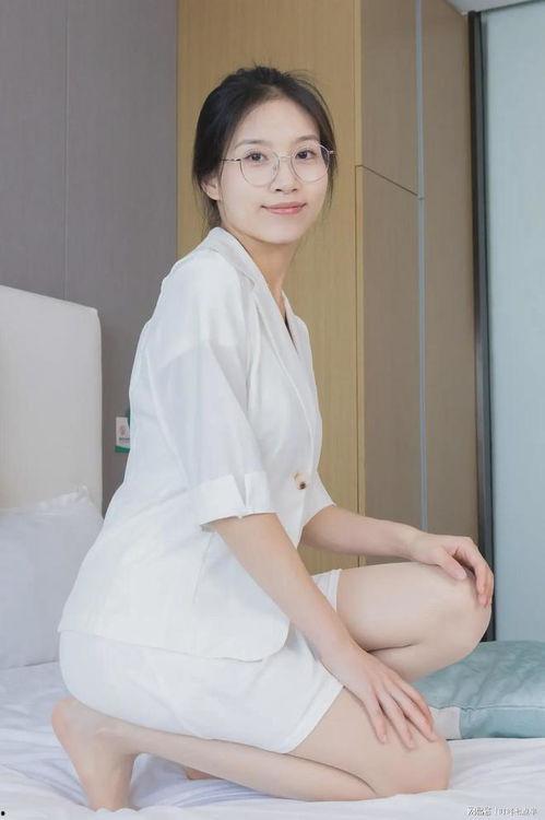 肉色短丝在线视频,网络诱惑背后的真相